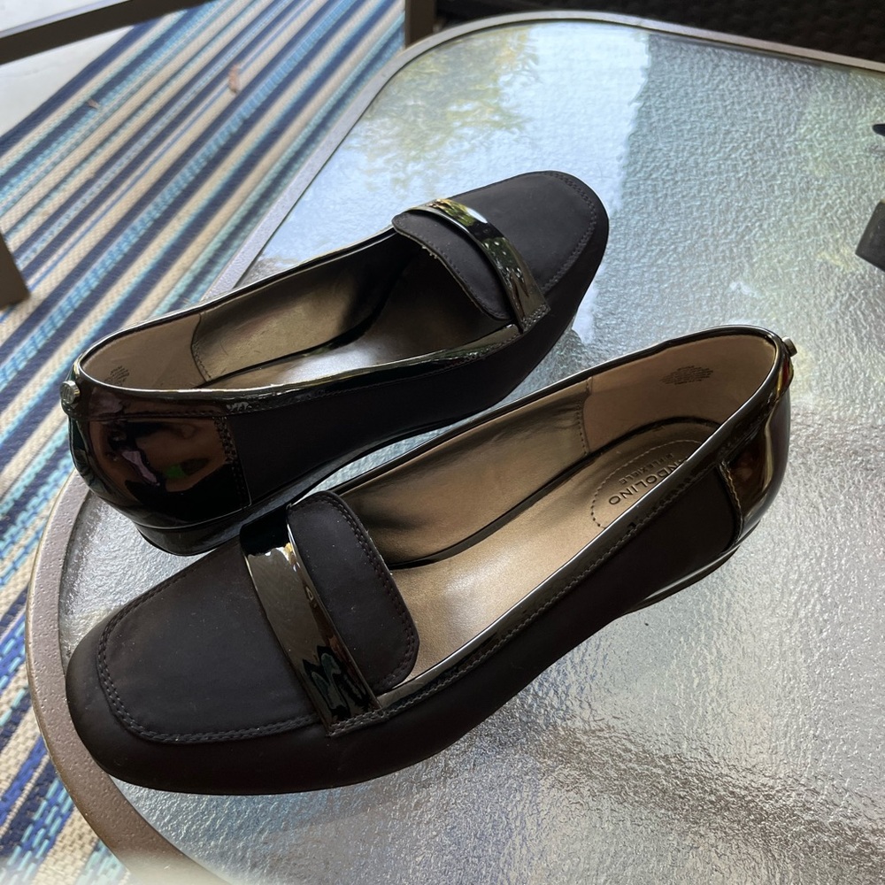 Used 8.5 black Bandolino shoes